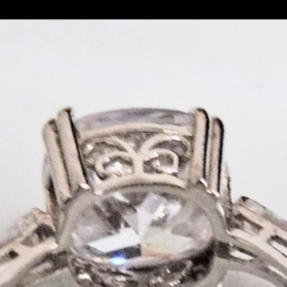 BELLA LUCE DIAMOND SIMULANT SOLITAIRE RING SIZE 8 - Picture 6 of 6